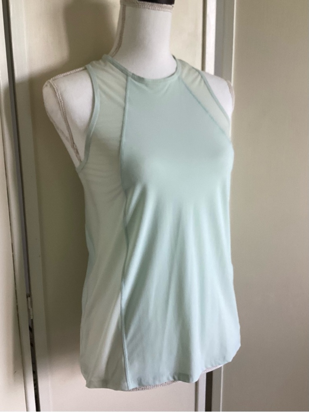 ATHLETA Ultimate Hybrid Tank Size XS Seafoam Green EUC racerback mesh wicking